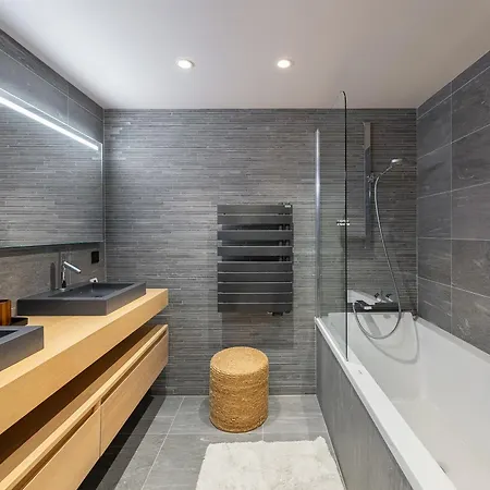 De Charme Avec Jardin Privatif, Piscine Et A - Fr-1-569-118
